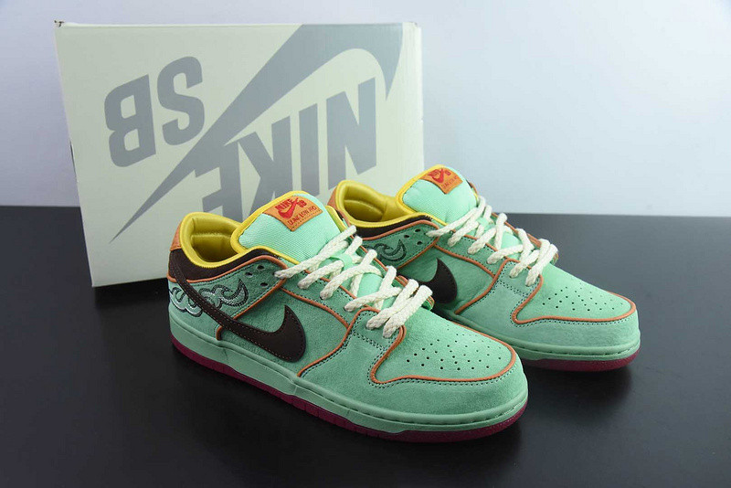 Nike SB Dunk Low